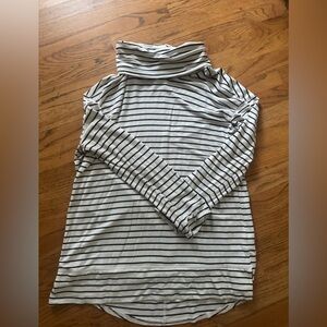 Liz Claiborne Black and White Striped Long Sleeve Top. Cowl Turtleneck sz L